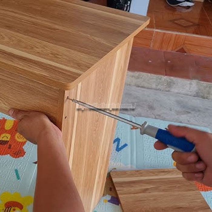 Cách Lắp Ráp Bàn Làm Việc Chân Sắt Đơn Giản-3
