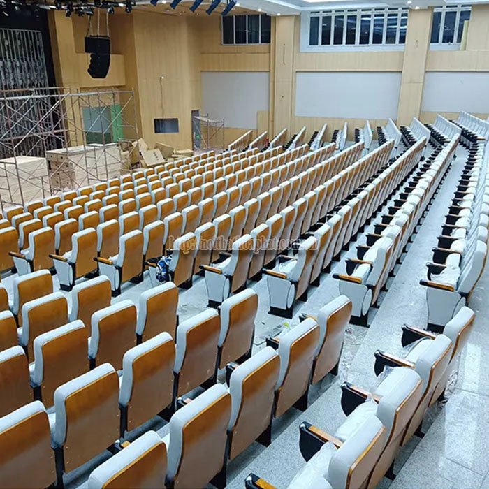 Giá Ghế Hội Trường Khung Gỗ Và Khung Sắt Có Chênh Lệch Không