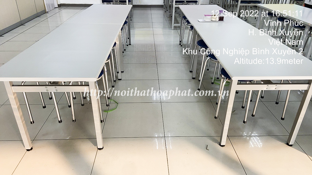 Hình ảnh thực tế bàn ăn inox Hòa Phát BA01-16