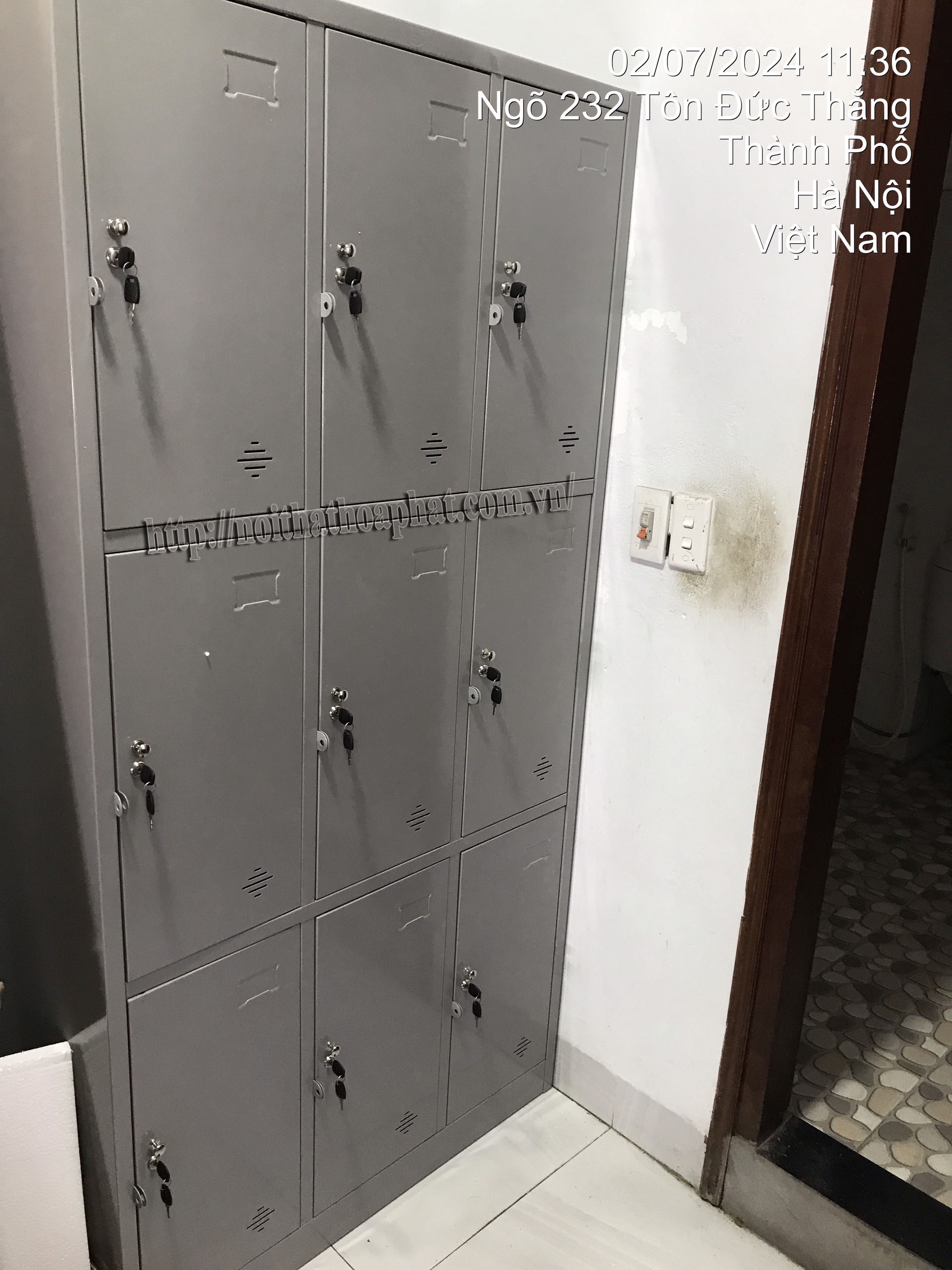 hinh-anh-tHình ảnh thực tế tủ locker 9 ngăn TU983-3K-4huc-te-tu-locker-9-ngan-TU983-3K-4.jpg