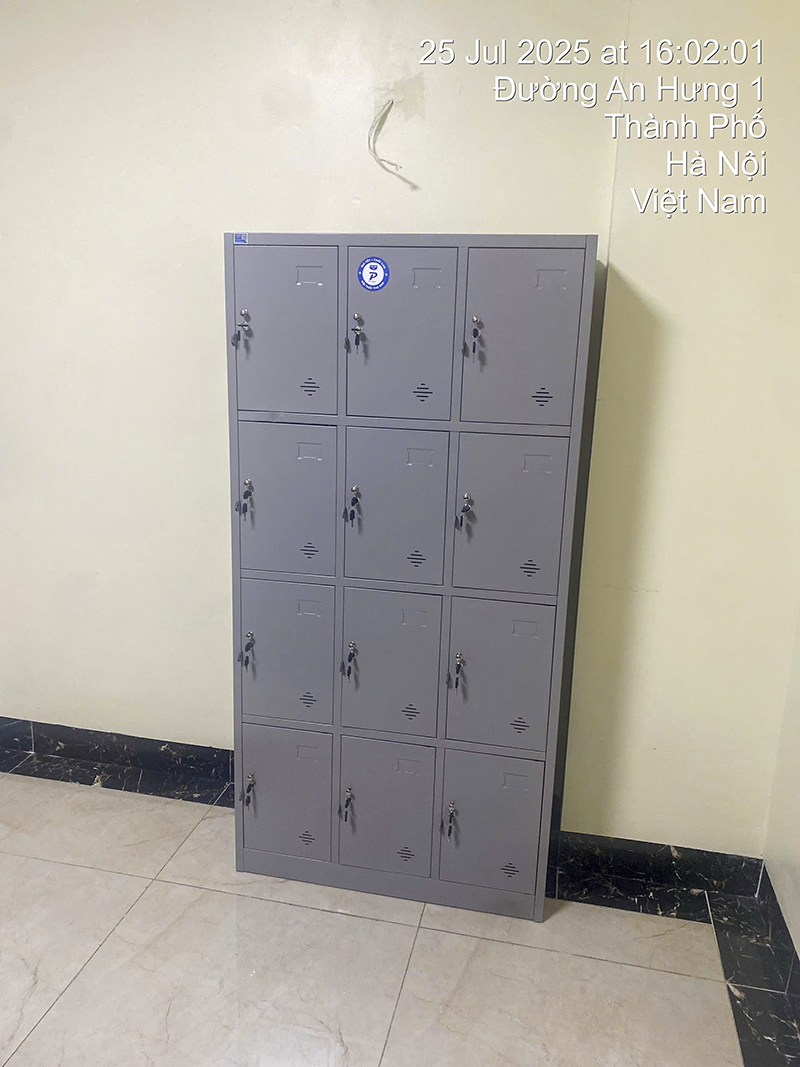 Hình ảnh thực tế tủ locker sắt 12 ngăn TU984-3KP