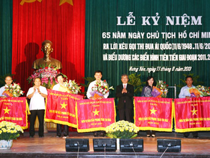 Hoa_Phat_nhan_bang_khen_thi_dua_yeu_nuoc_tinh_Hung_Yen.jpg Hoa_Phat_nhan_bang_khen_thi_dua_yeu_nuoc_tinh_Hung_Yen.jpg