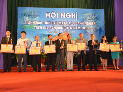 Hoa_phat_danh_duoc_cup_Pho_Hien.jpg Hoa_phat_danh_duoc_cup_Pho_Hien.jpg