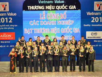 Hoa_phat_nhan_thuong_hieu_quoc_gia.jpg Hoa_phat_nhan_thuong_hieu_quoc_gia.jpg