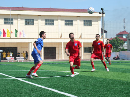 Noi_that_Hoa_Phat_thi_dau_giai_bong_da_2013.jpg Noi_that_Hoa_Phat_thi_dau_giai_bong_da_2013.jpg