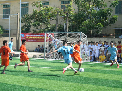 Noi_that_Hoa_Phat_to_chuc_thi_dau_bong_da.jpg Noi_that_Hoa_Phat_to_chuc_thi_dau_bong_da.jpg