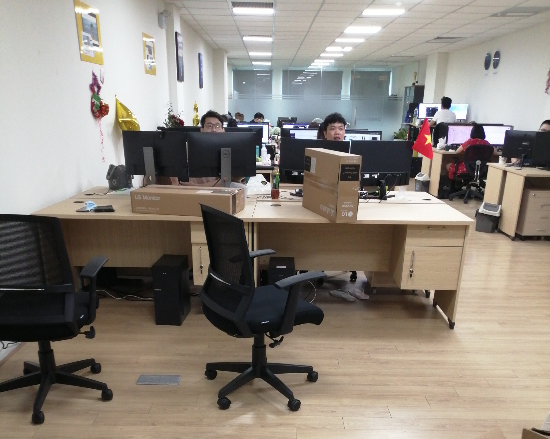 Hình Ảnh Thực Tế Ghế Văn Phòng Hòa Phát GL214 Tại Công Trình