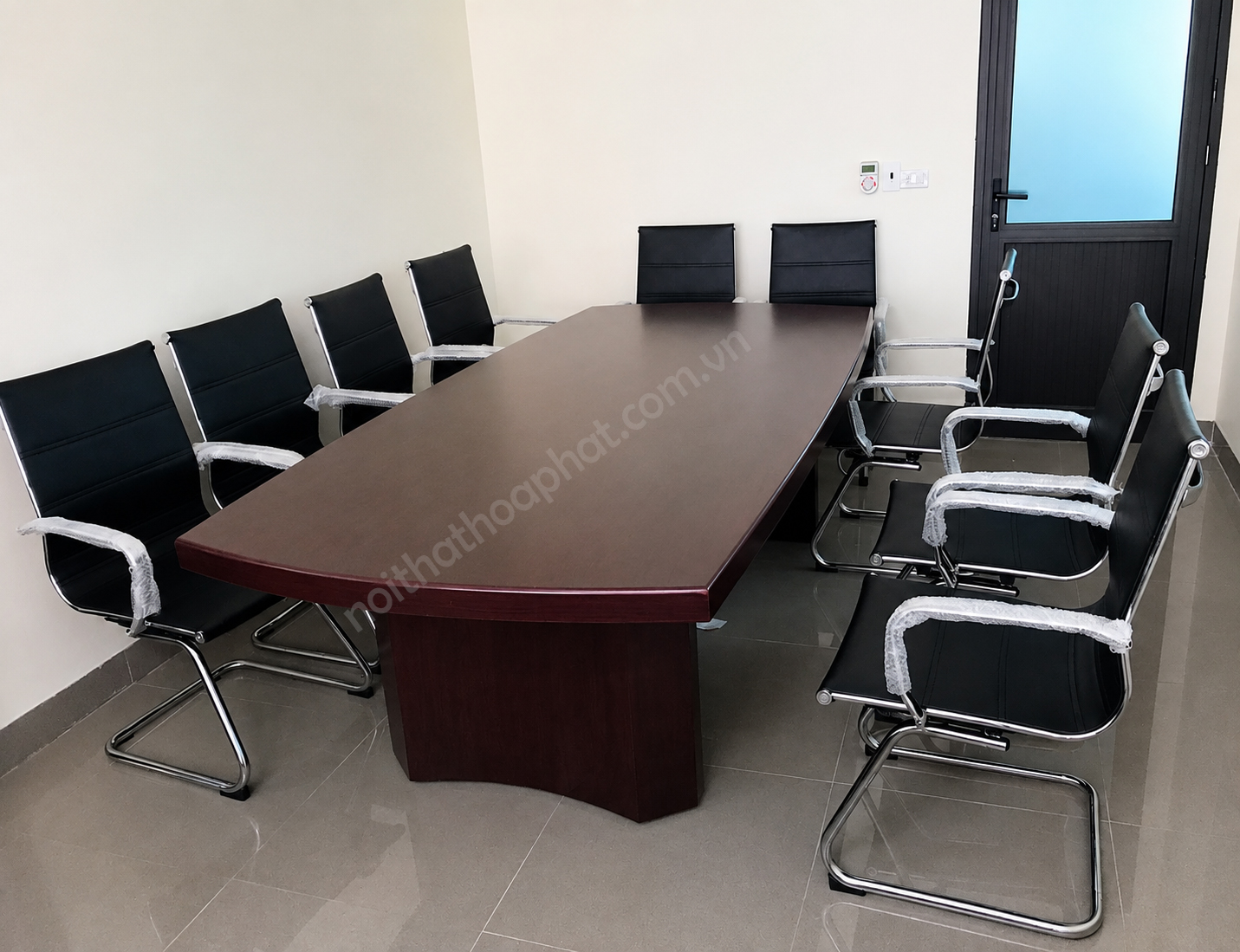 Cận Cảnh Ghế Họp Ch&acirc;n Quỳ GL406 Thực Tế