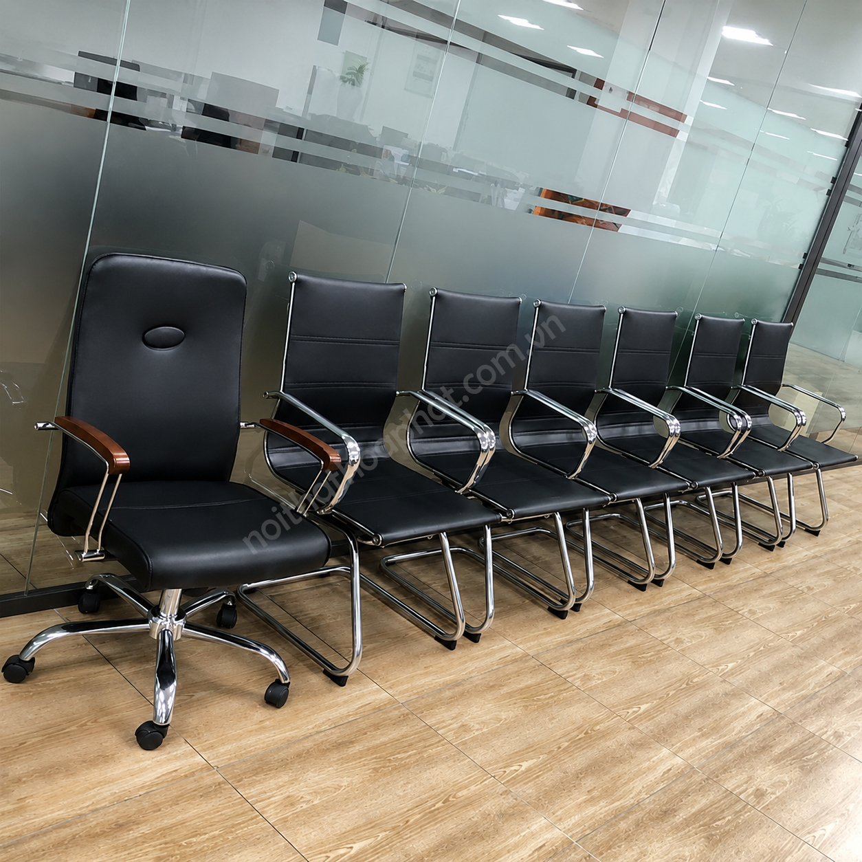 H&igrave;nh ảnh thực tế ghế họp ch&acirc;n quỳ GL406