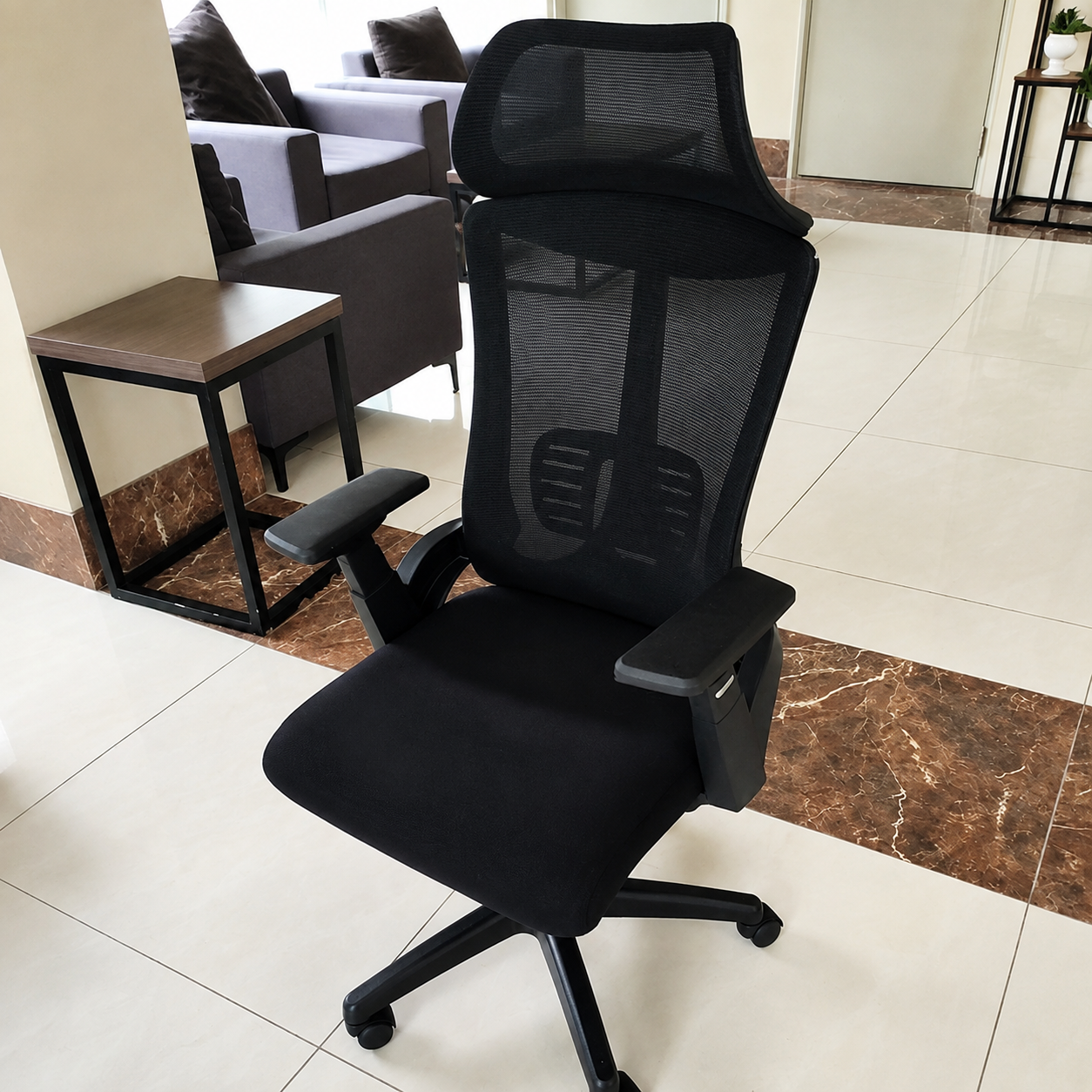 H&igrave;nh ảnh thực tế Ghế lưới cao cấp GL338 H&ograve;a Ph&aacute;t
