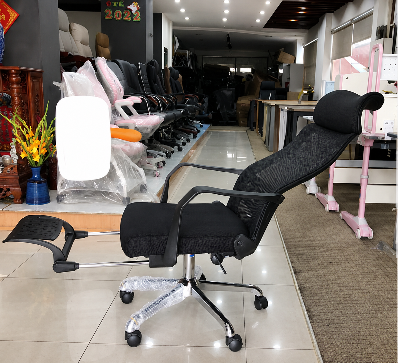 H&igrave;nh ảnh thực tế Ghế lưới l&atilde;nh đạo H&ograve;a Ph&aacute;t GL336