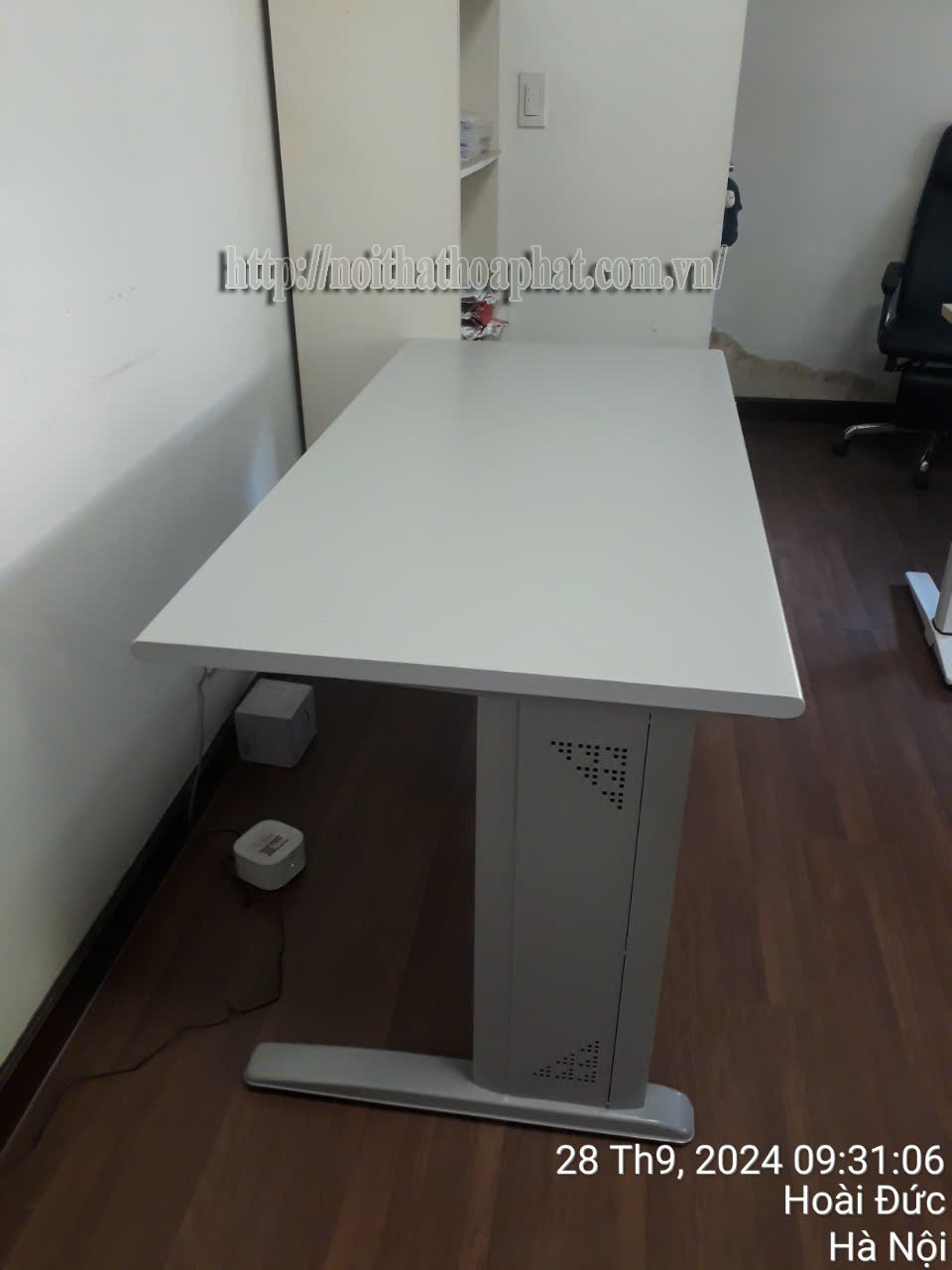 H&igrave;nh ảnh thực tế b&agrave;n l&agrave;m việc ch&acirc;n sắt HU14-1