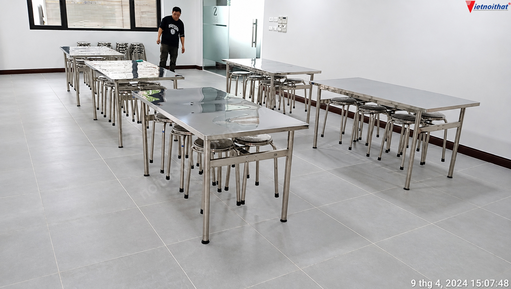 H&igrave;nh Ảnh Thực Tế B&agrave;n Ăn Inox 1m5 BA04I15 H&ograve;a Ph&aacute;t