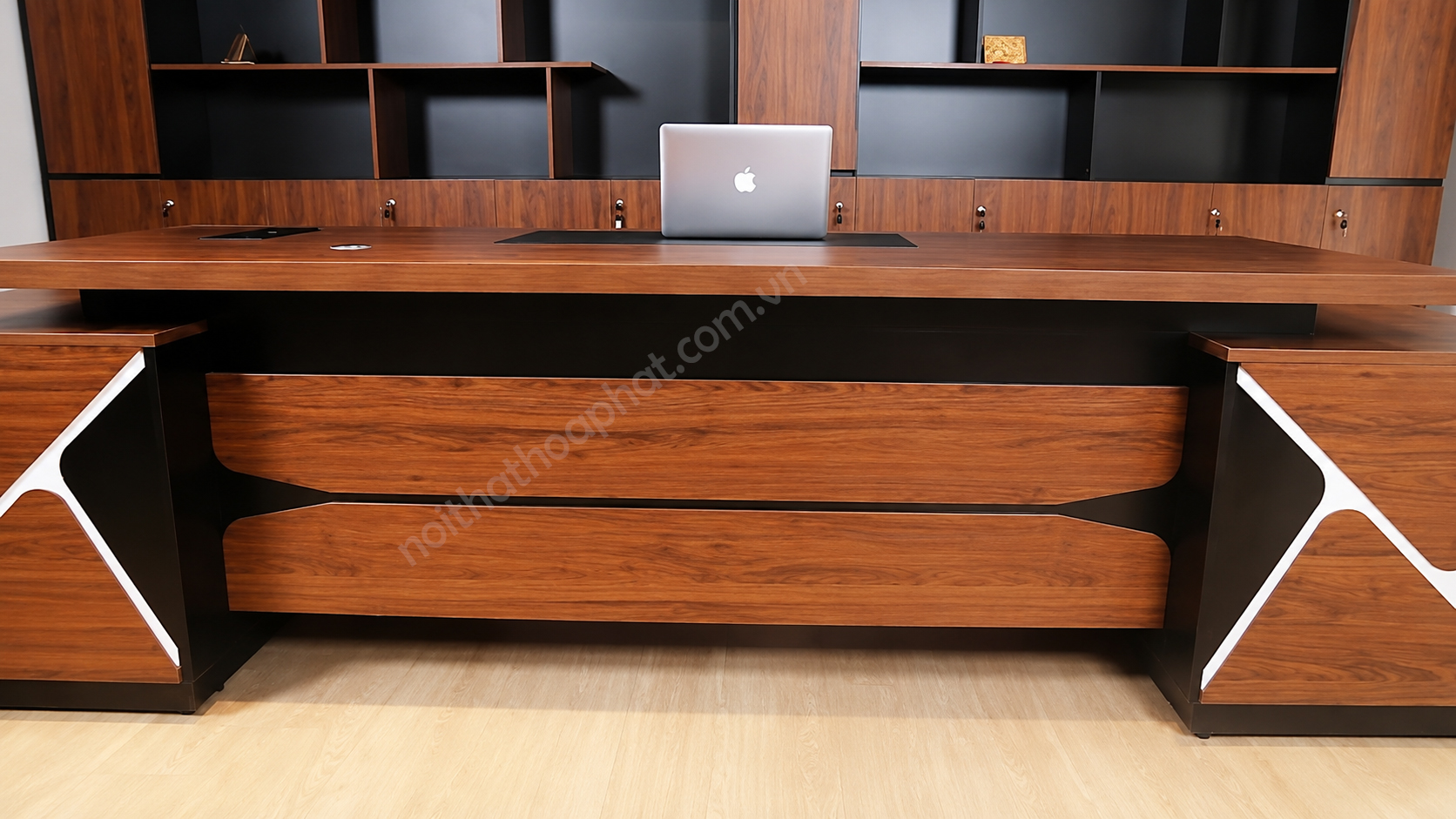 Hình ảnh thực tế bàn lãnh đạo LUXB2820V6