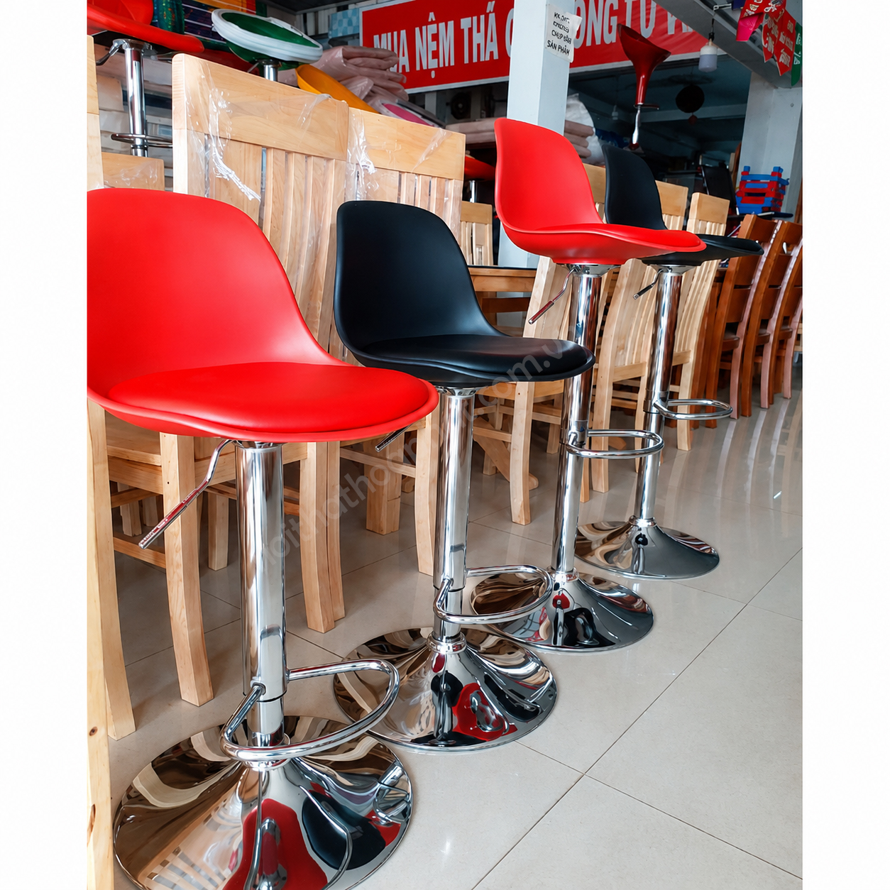 Ghế Quầy Bar SB36 m&agrave;u đỏ thực tế