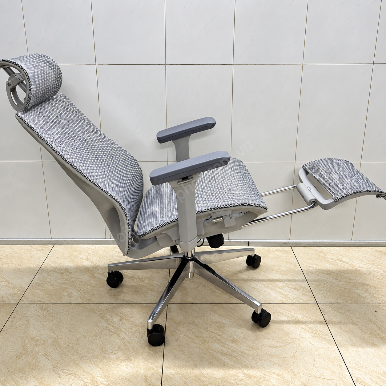 H&igrave;nh Ảnh Ghế GLE23 Thực Tế | Tay 4D, G&aacute;c Ch&acirc;n, Tựa Đầu 2D