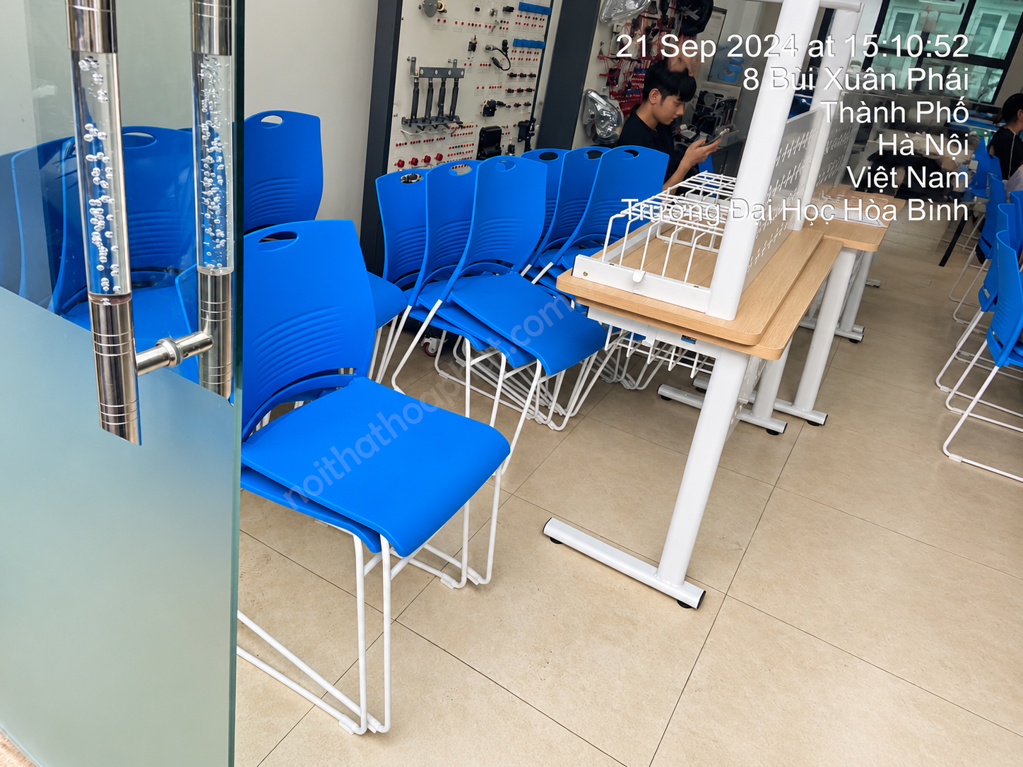 Ghế G894 khung thép tại công trình