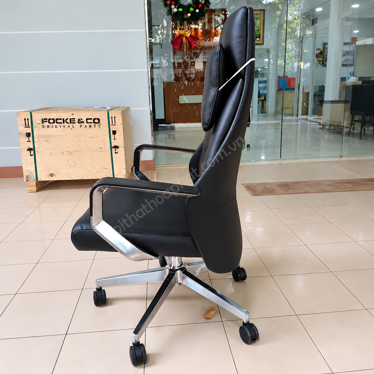 Cận cảnh ghế gi&aacute;m đốc SG939 H&ograve;a Ph&aacute;t