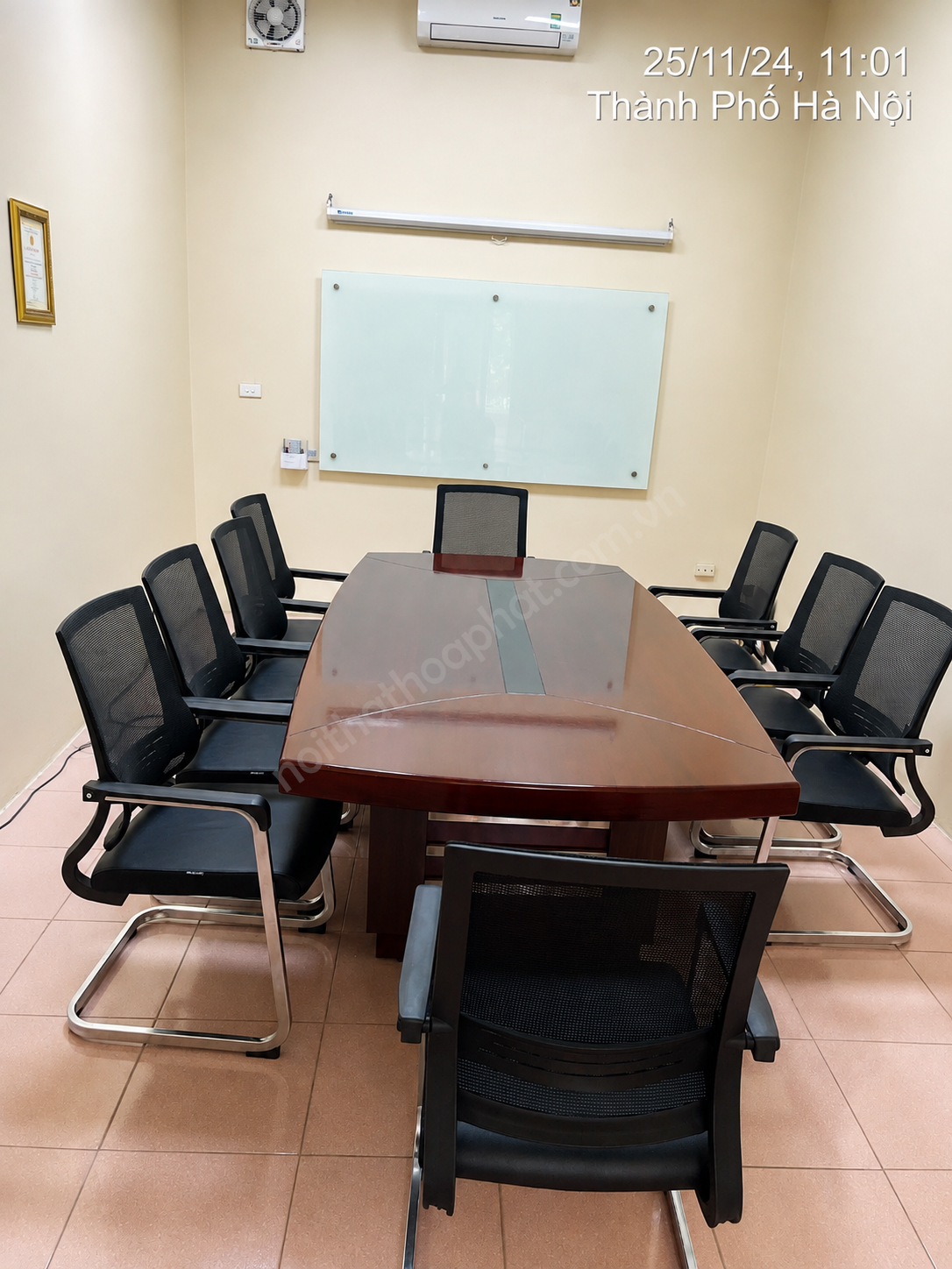GL423 – Ghế họp khung thép mạ, tựa lưới