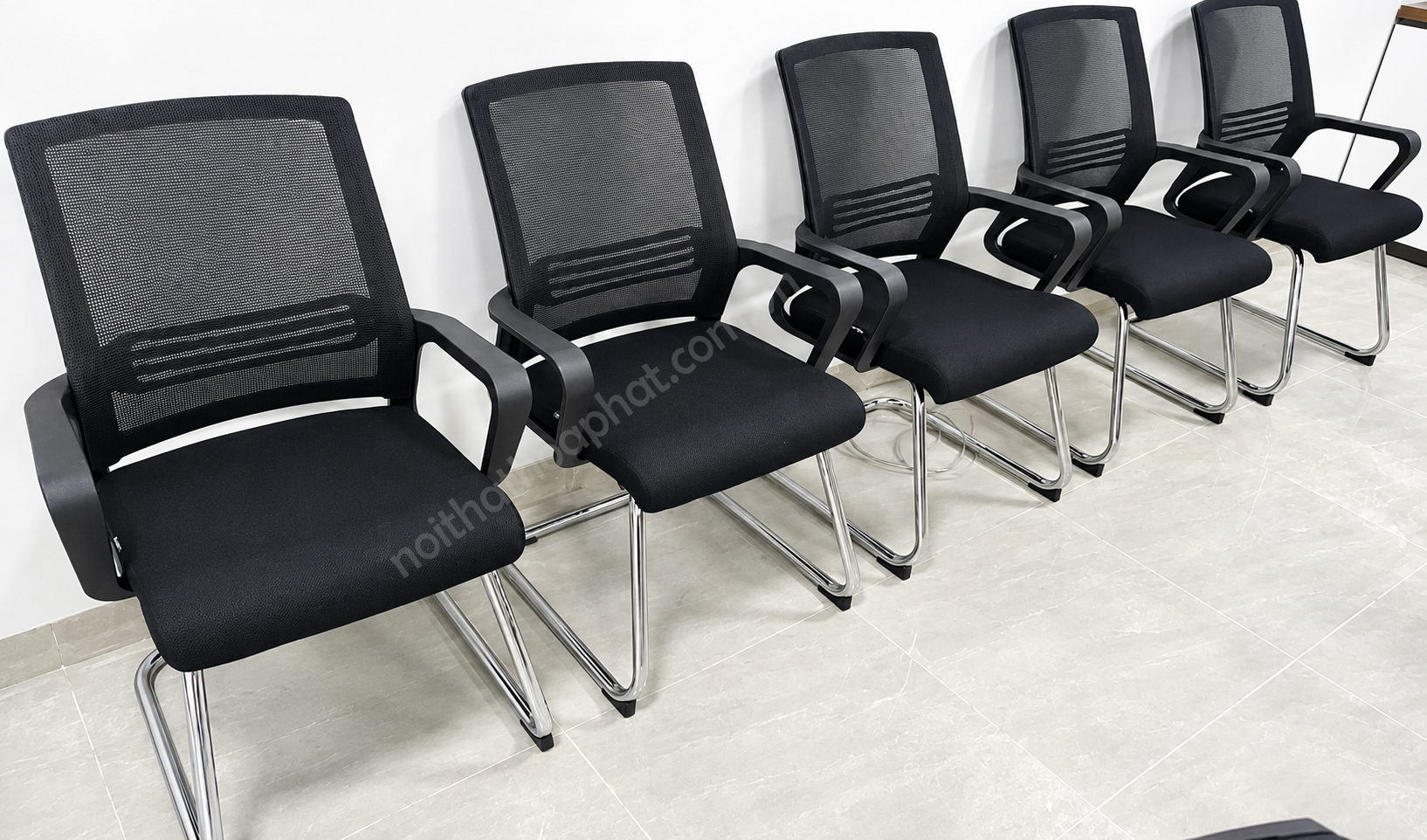 ghế họp GL421 chân mạ