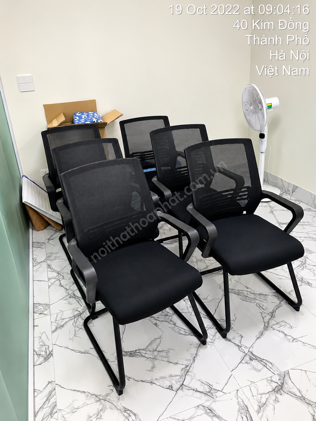 Hình ảnh thực tế ghế họp lưới GL421 Hòa Phát chân quỳ