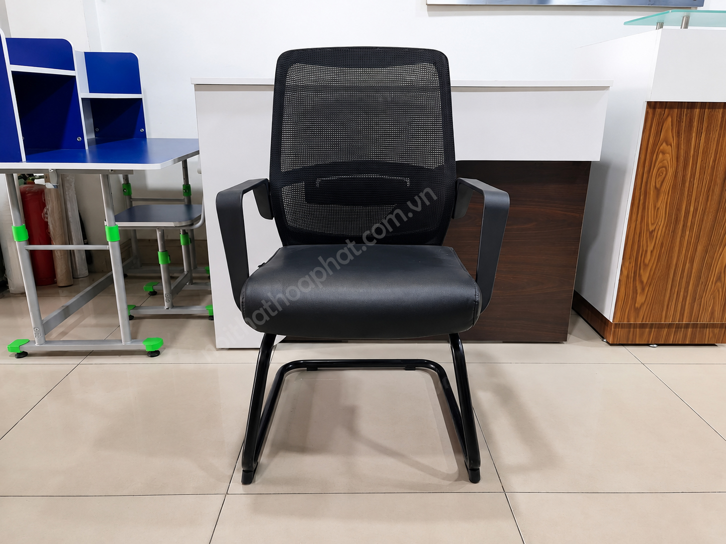 Ghế họp GL429 nhìn chính diện