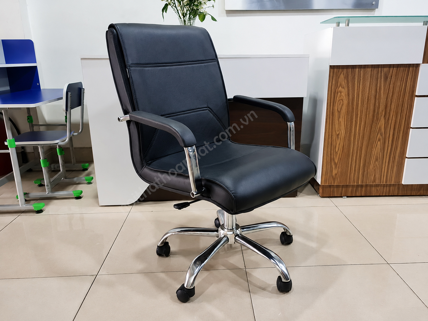 H&igrave;nh ảnh thực tế Ghế l&atilde;nh đạo cao cấp SG718 H&ograve;a Ph&aacute;t