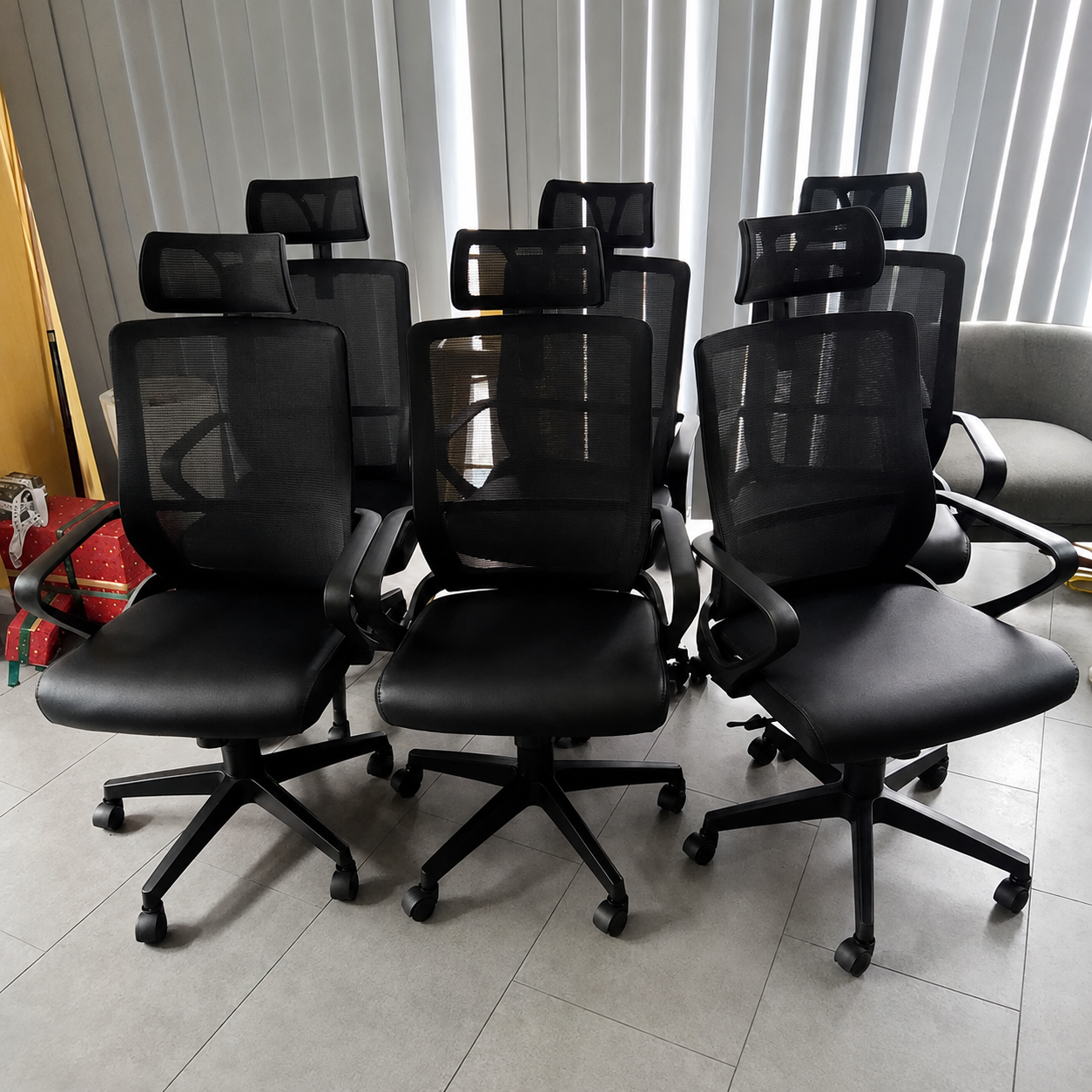Hình Ảnh Thực Tế Ghế Lưới Có Tựa Đầu GL217TD Tại Công Trình