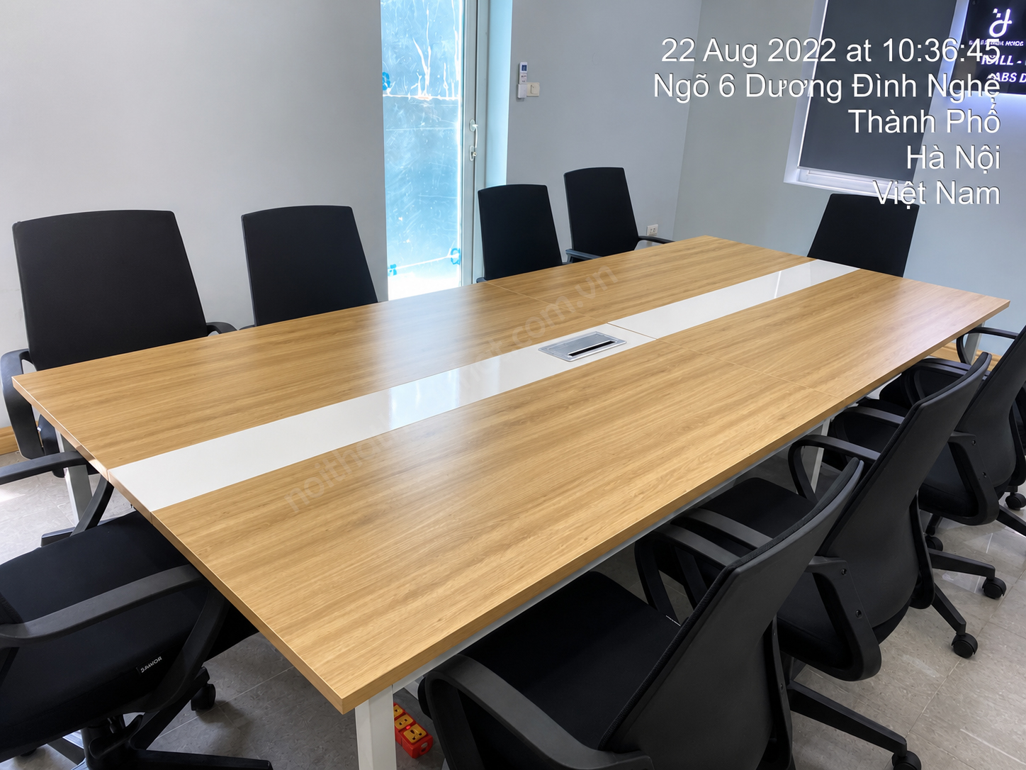 Ghế lưới GL112 trong không gian văn phòng
