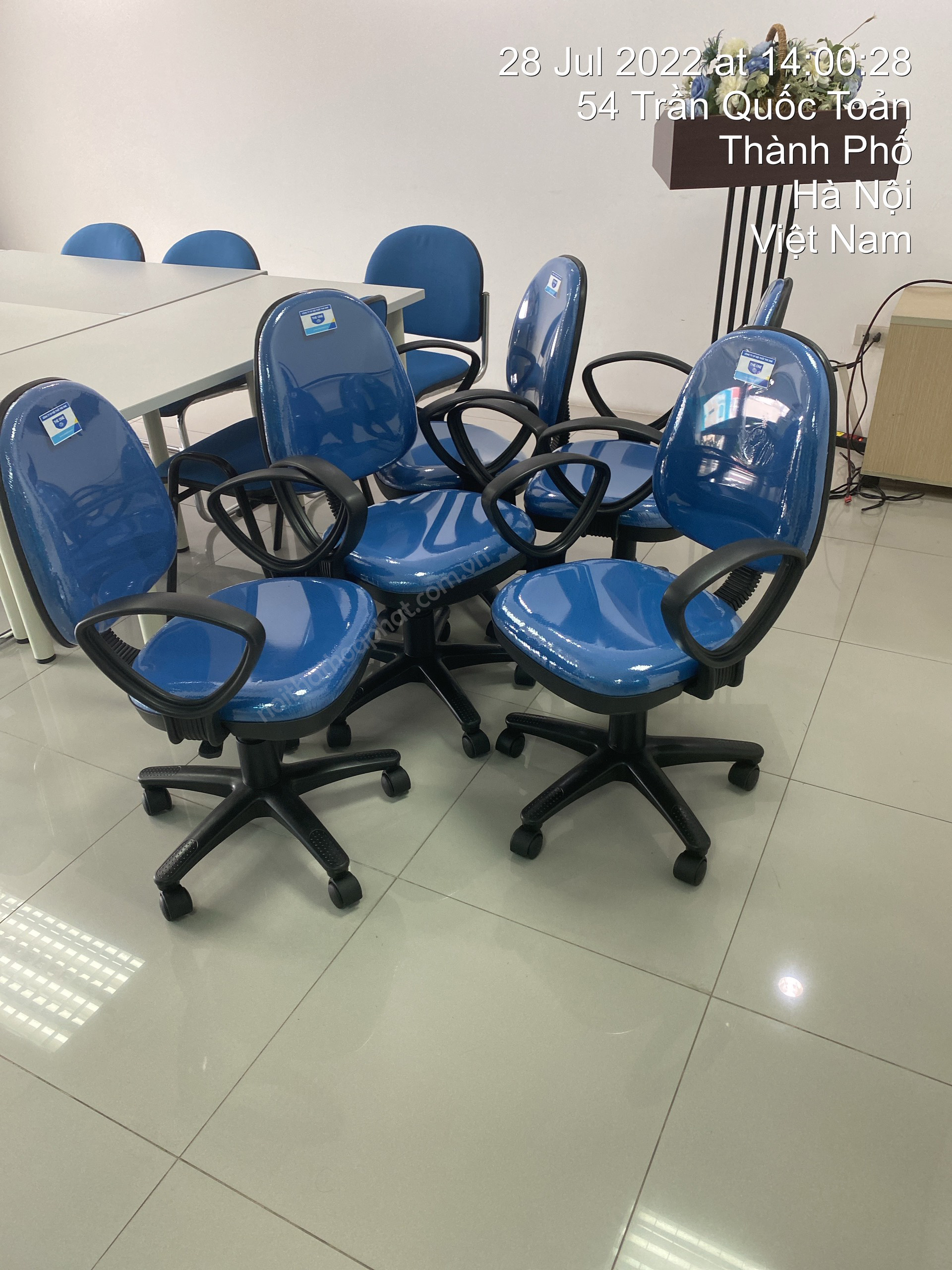 Ghế xoay nh&acirc;n vi&ecirc;n SG550 H&ograve;a Ph&aacute;t &ndash; H&igrave;nh ảnh thực tế