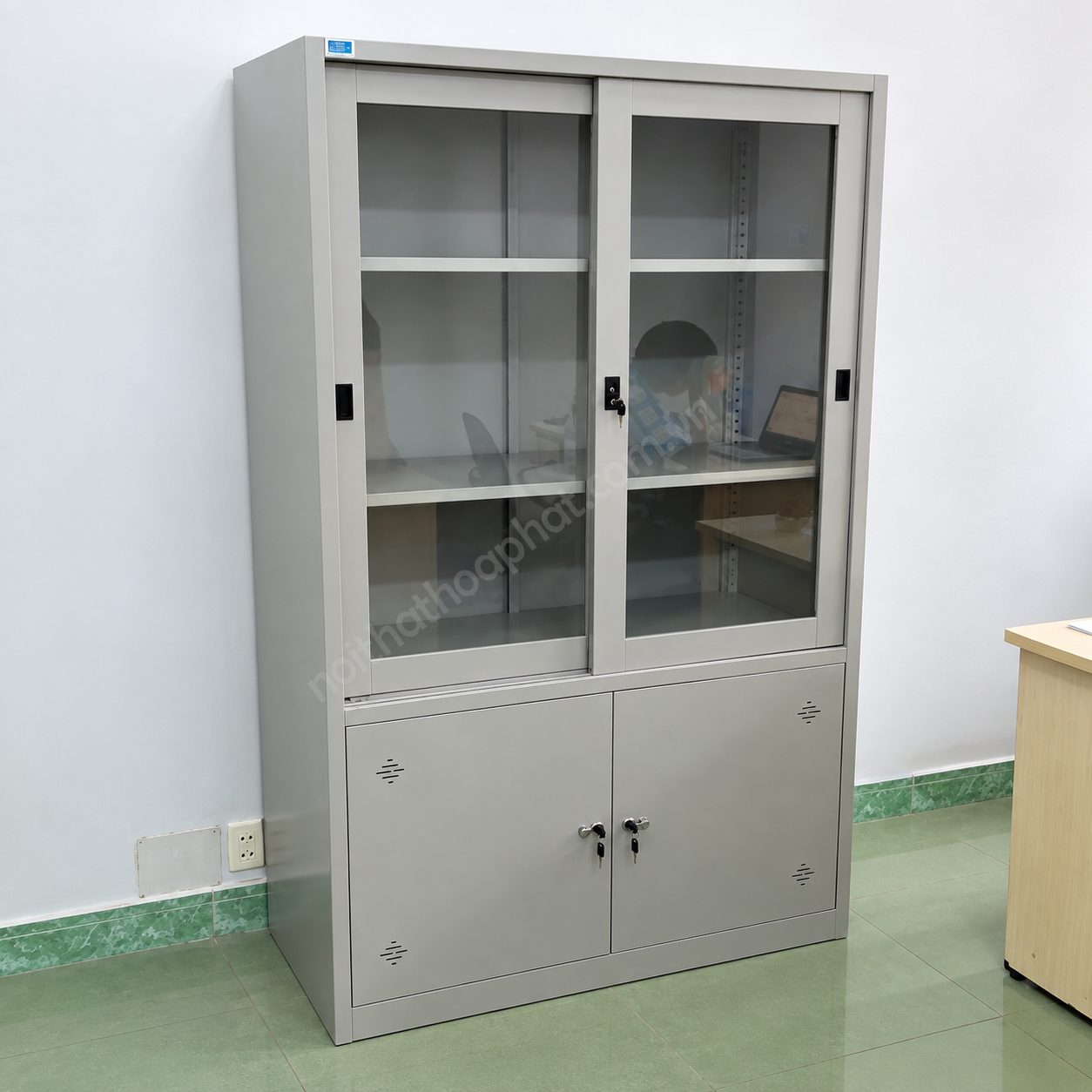 Thực tế tủ hồ sơ TU09K3GCK c&aacute;nh k&iacute;nh l&ugrave;a H&ograve;a Ph&aacute;t
