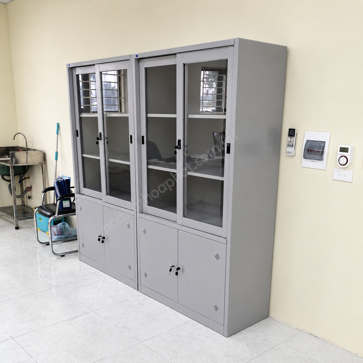 Tủ sắt đựng hồ sơ TU09K3GCK c&oacute; c&aacute;nh k&iacute;nh