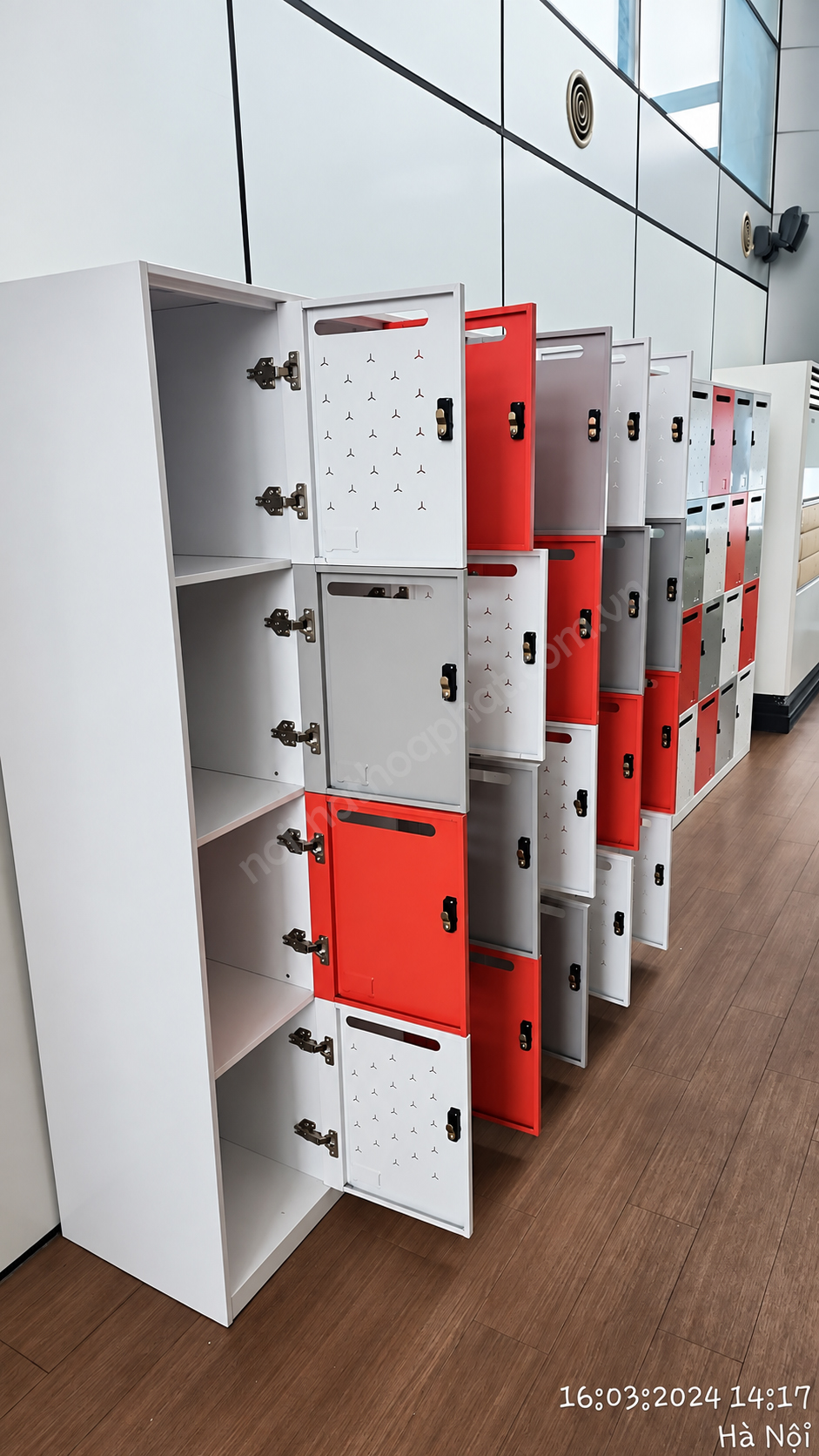 Tủ Locker TU984-4KS H&ograve;a Ph&aacute;t &ndash; Ảnh Thực Tế & Th&ocirc;ng Số