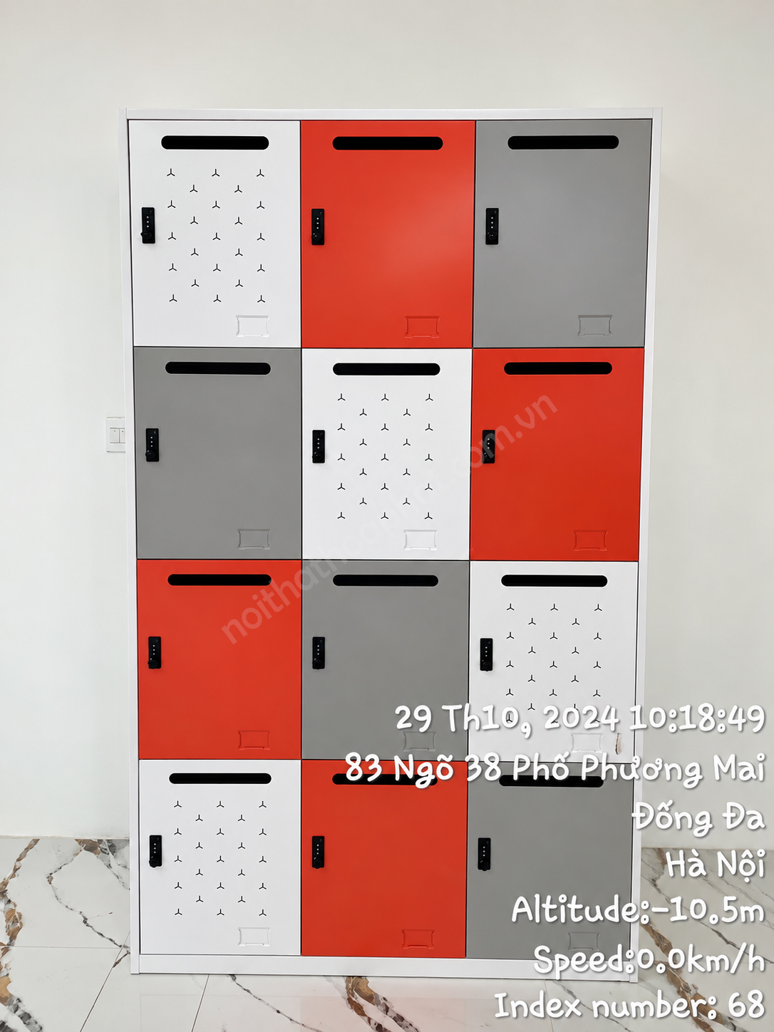 H&igrave;nh ảnh thực tế Tủ locker kh&oacute;a số 12 ngăn TU984-3KS