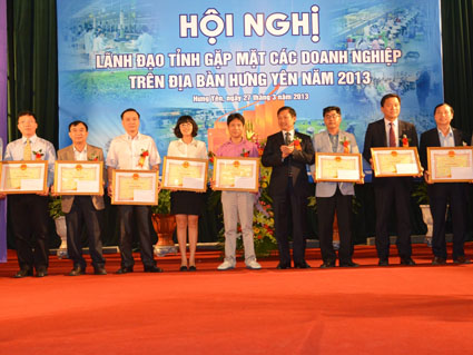 tap_doan_Hoa_phat_duoc_vinh_danh_tại_Hung_yen.jpg tap_doan_Hoa_phat_duoc_vinh_danh_tại_Hung_yen.jpg